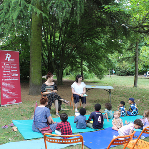 Lectures dans le parc